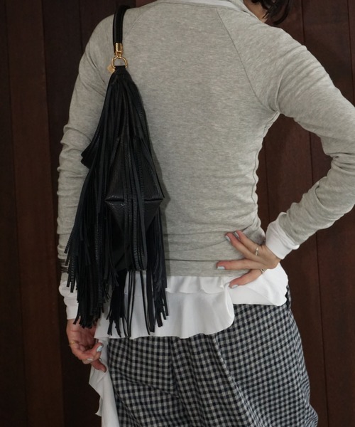 chuclla(チュクラ)の「2wayショルダーデザイントップス chw25a112(Tシャツ/カットソー・レディース・グレイッシュベージュ/スミクロ・FREE)」の8枚目の写真