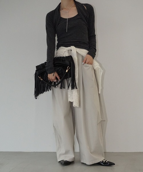 chuclla(チュクラ)の「2wayショルダーデザイントップス chw25a112(Tシャツ/カットソー・レディース・グレイッシュベージュ/スミクロ・FREE)」の11枚目の写真