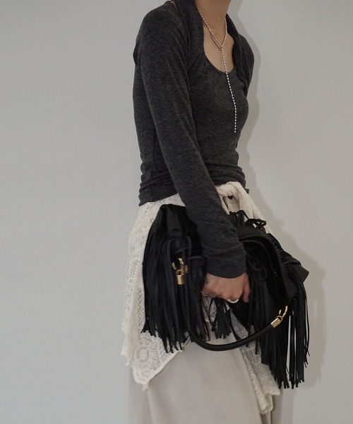 chuclla(チュクラ)の「2wayショルダーデザイントップス chw25a112(Tシャツ/カットソー・レディース・グレイッシュベージュ/スミクロ・FREE)」の13枚目の写真