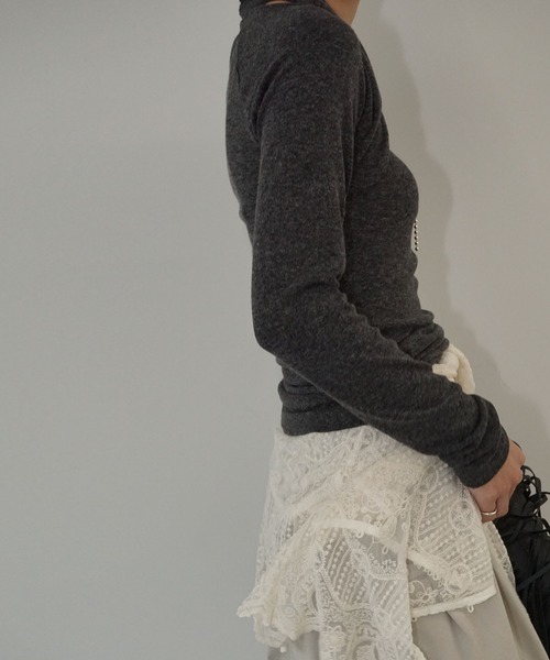 chuclla(チュクラ)の「2wayショルダーデザイントップス chw25a112(Tシャツ/カットソー・レディース・グレイッシュベージュ/スミクロ・FREE)」の18枚目の写真