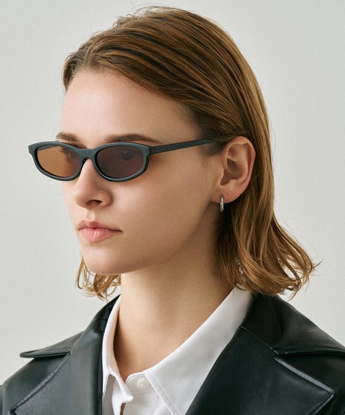 NUEF （ヌエフ）の「スクエアサングラス｜カラーレンズ｜トレンド｜紫外線対策｜UVカット｜サングラス｜NUEF｜COLOR SUNGLASSES（メガネ・レディース・ブラウン/ブラック系その他/クリアブラック/ブラック/ブラウン系その他・FREE）」の3枚目の写真