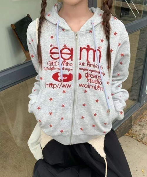 GEMEDA（ジェメダ）の「【秋冬新作】スター総柄ロゴジップパーカー