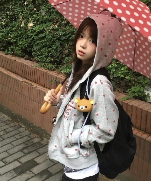 GEMEDA（ジェメダ）の「【2026新作】スター総柄ロゴジップパーカー（パーカー・レディース・グレー/グレー系その他/ホワイト・M）」の6枚目の写真