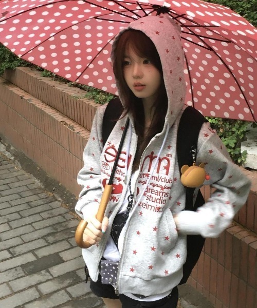 GEMEDA（ジェメダ）の「【秋冬新作】スター総柄ロゴジップパーカー