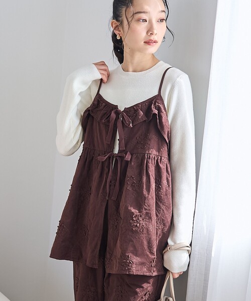 coen(コーエン)の「3Dフラワー刺繍 コーデュロイキャミソール【インフルエンサー紹介アイテム】(キャミソール・レディース・ブラウン/ナチュラル/ブラック・FREE)」の3枚目の写真