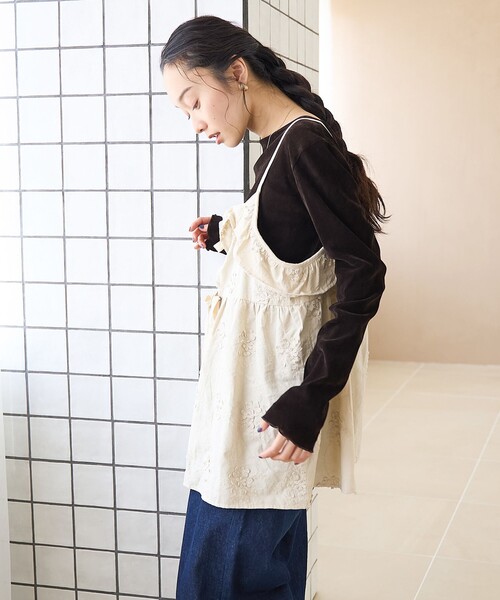 coen(コーエン)の「3Dフラワー刺繍 コーデュロイキャミソール【インフルエンサー紹介アイテム】(キャミソール・レディース・ブラウン/ナチュラル/ブラック・FREE)」の9枚目の写真