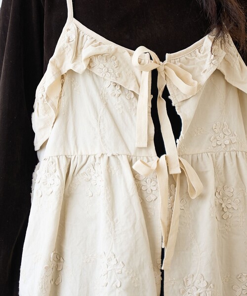 coen(コーエン)の「3Dフラワー刺繍 コーデュロイキャミソール【インフルエンサー紹介アイテム】(キャミソール・レディース・ブラウン/ナチュラル/ブラック・FREE)」の11枚目の写真