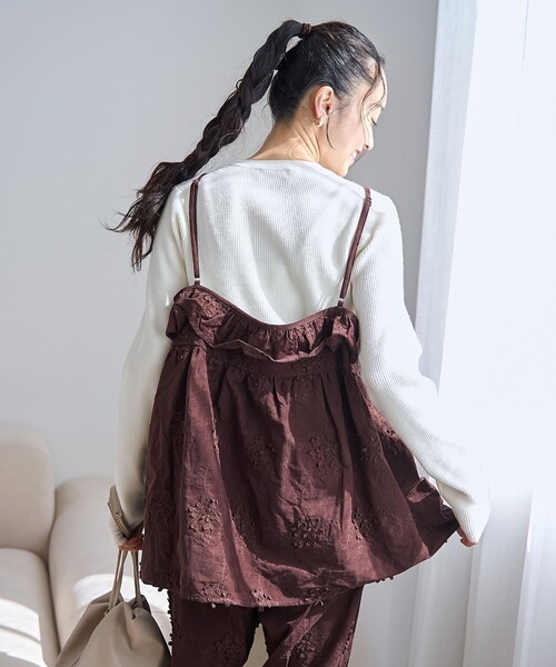 coen(コーエン)の「3Dフラワー刺繍 コーデュロイキャミソール【インフルエンサー紹介アイテム】(キャミソール・レディース・ブラウン/ナチュラル/ブラック・FREE)」の15枚目の写真