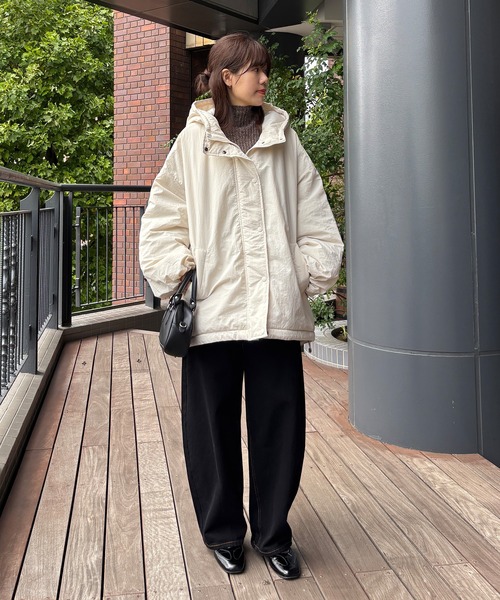 ISOOK（アイスー）の「【ISOOK / アイスー】ナイロンワッシャー中綿ダウンジャケット / ダウンコート 中綿アウター モンスターパーカー ブルゾン フード パーカー ロング オーバーサイズ ビックシルエット アイボリー ブラック 白 黒 ZOZOTOWN限定（ダウンジャケット/コート・レディース・アイボリー/ブラック・FREE）」の20枚目の写真