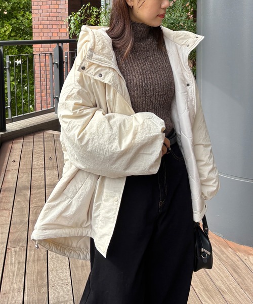 ISOOK（アイスー）の「【ISOOK / アイスー】ナイロンワッシャー中綿ダウンジャケット / ダウンコート 中綿アウター モンスターパーカー ブルゾン フード パーカー ロング オーバーサイズ ビックシルエット アイボリー ブラック 白 黒 ZOZOTOWN限定（ダウンジャケット/コート・レディース・アイボリー/ブラック・FREE）」の18枚目の写真