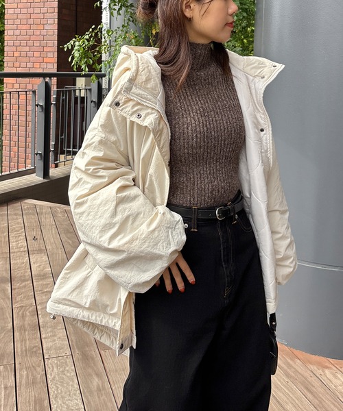 ISOOK（アイスー）の「【ISOOK / アイスー】ナイロンワッシャー中綿ダウンジャケット / ダウンコート 中綿アウター モンスターパーカー ブルゾン フード パーカー ロング オーバーサイズ ビックシルエット アイボリー ブラック 白 黒 ZOZOTOWN限定（ダウンジャケット/コート・レディース・アイボリー/ブラック・FREE）」の8枚目の写真