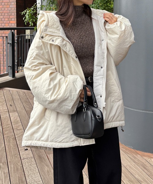 ISOOK（アイスー）の「【ISOOK / アイスー】ナイロンワッシャー中綿ダウンジャケット / ダウンコート 中綿アウター モンスターパーカー ブルゾン フード パーカー ロング オーバーサイズ ビックシルエット アイボリー ブラック 白 黒 ZOZOTOWN限定（ダウンジャケット/コート・レディース・アイボリー/ブラック・FREE）」の19枚目の写真