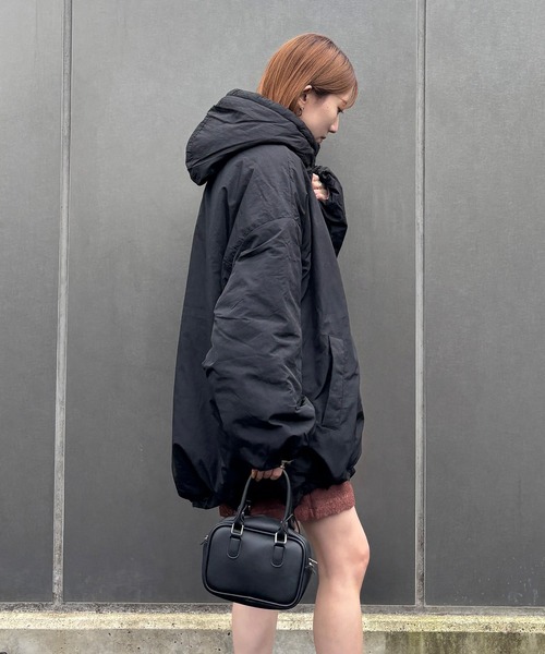 ISOOK（アイスー）の「【ISOOK / アイスー】ナイロンワッシャー中綿ダウンジャケット / ダウンコート 中綿アウター モンスターパーカー ブルゾン フード パーカー ロング オーバーサイズ ビックシルエット アイボリー ブラック 白 黒 ZOZOTOWN限定（ダウンジャケット/コート・レディース・アイボリー/ブラック・FREE）」の7枚目の写真