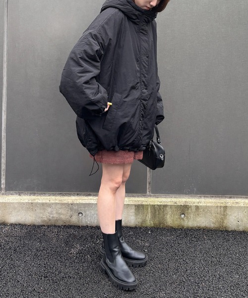 ISOOK（アイスー）の「【ISOOK / アイスー】ナイロンワッシャー中綿ダウンジャケット / ダウンコート 中綿アウター モンスターパーカー ブルゾン フード パーカー ロング オーバーサイズ ビックシルエット アイボリー ブラック 白 黒 ZOZOTOWN限定（ダウンジャケット/コート・レディース・アイボリー/ブラック・FREE）」の13枚目の写真