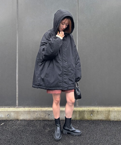 ISOOK（アイスー）の「【ISOOK / アイスー】ナイロンワッシャー中綿ダウンジャケット / ダウンコート 中綿アウター モンスターパーカー ブルゾン フード パーカー ロング オーバーサイズ ビックシルエット アイボリー ブラック 白 黒 ZOZOTOWN限定（ダウンジャケット/コート・レディース・アイボリー/ブラック・FREE）」の16枚目の写真