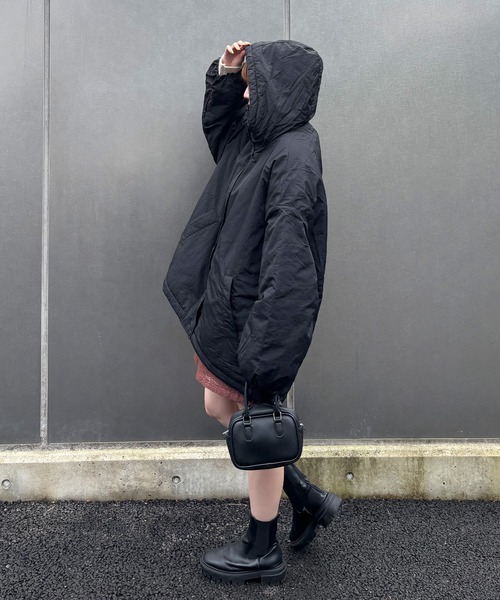 ISOOK（アイスー）の「【ISOOK / アイスー】ナイロンワッシャー中綿ダウンジャケット / ダウンコート 中綿アウター モンスターパーカー ブルゾン フード パーカー ロング オーバーサイズ ビックシルエット アイボリー ブラック 白 黒 ZOZOTOWN限定（ダウンジャケット/コート・レディース・アイボリー/ブラック・FREE）」の14枚目の写真