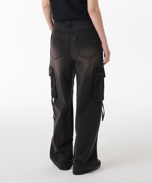 MUSINSA STANDARD WOMAN（ムシンサスタンダードウーマン）の「ウィメンズワイドカーゴデニムパンツ [ラスティブラック]（デニムパンツ・レディース・その他・30/24/25/26/27/28/29）」の2枚目の写真