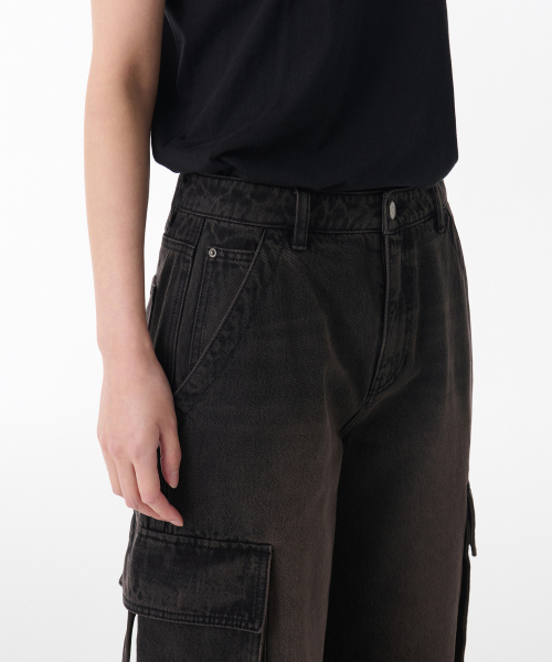MUSINSA STANDARD WOMAN（ムシンサスタンダードウーマン）の「ウィメンズワイドカーゴデニムパンツ [ラスティブラック]（デニムパンツ・レディース・その他・30/24/25/26/27/28/29）」の4枚目の写真