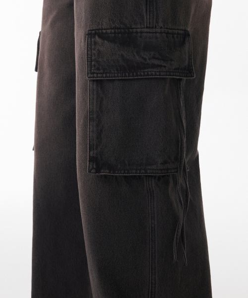 MUSINSA STANDARD WOMAN（ムシンサスタンダードウーマン）の「ウィメンズワイドカーゴデニムパンツ [ラスティブラック]（デニムパンツ・レディース・その他・30/24/25/26/27/28/29）」の5枚目の写真