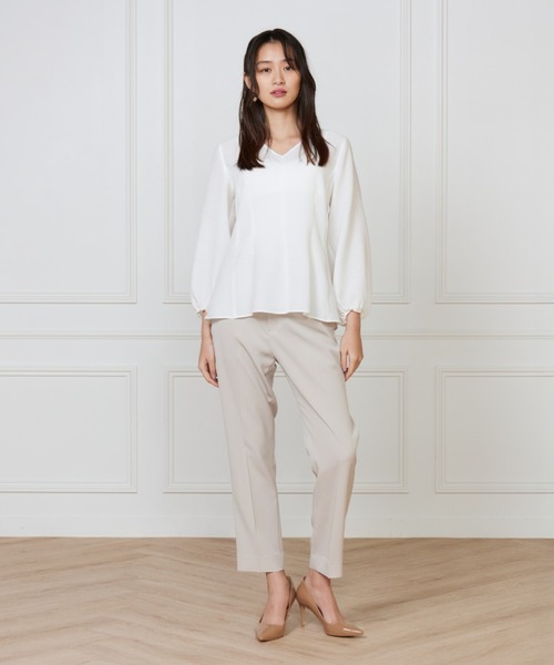 INED（イネド）の「BUBBLESジャガードVネックブラウス（シャツ/ブラウス・レディース・オフホワイト/ネイビー・9号/11号）」の10枚目の写真