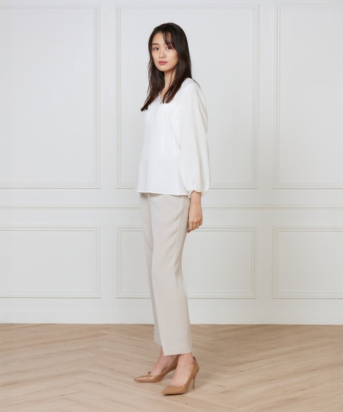 INED（イネド）の「BUBBLESジャガードVネックブラウス（シャツ/ブラウス・レディース・オフホワイト/ネイビー・9号/11号）」の8枚目の写真