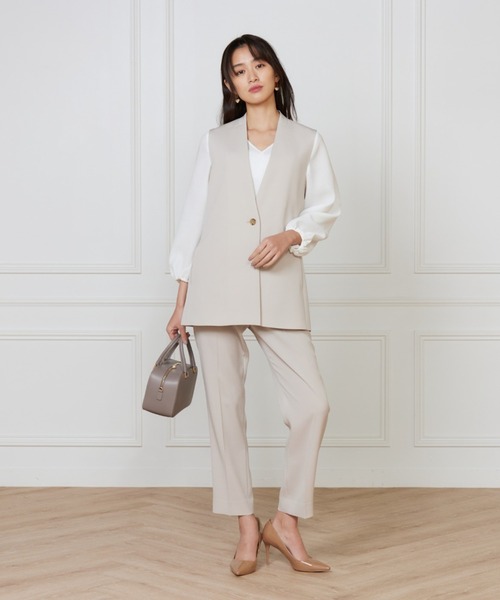 INED（イネド）の「BUBBLESジャガードVネックブラウス（シャツ/ブラウス・レディース・オフホワイト/ネイビー・9号/11号）」の5枚目の写真