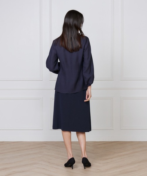 INED（イネド）の「BUBBLESジャガードVネックブラウス（シャツ/ブラウス・レディース・オフホワイト/ネイビー・9号/11号）」の20枚目の写真