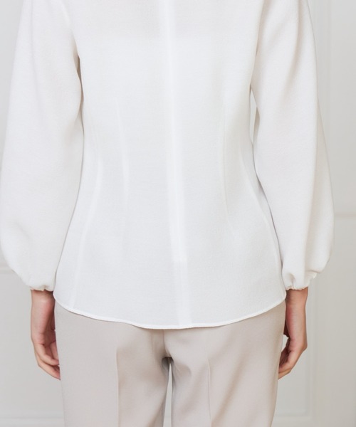 INED（イネド）の「BUBBLESジャガードVネックブラウス（シャツ/ブラウス・レディース・オフホワイト/ネイビー・9号/11号）」の12枚目の写真