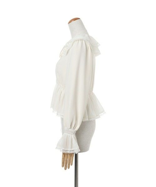 an another angelus（アンアナザーアンジェラス）の「レース使いダブルラッフル衿ブラウス（シャツ/ブラウス・レディース・オフホワイト/ピンクベージュ・FREE）」の7枚目の写真