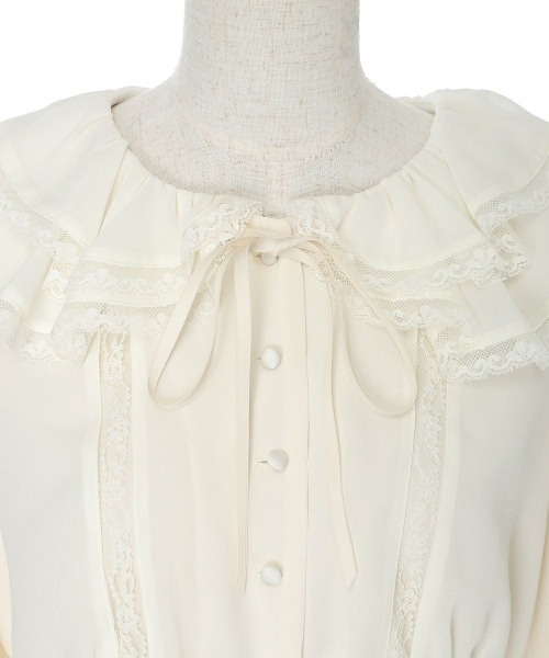 an another angelus（アンアナザーアンジェラス）の「レース使いダブルラッフル衿ブラウス（シャツ/ブラウス・レディース・オフホワイト/ピンクベージュ・FREE）」の8枚目の写真