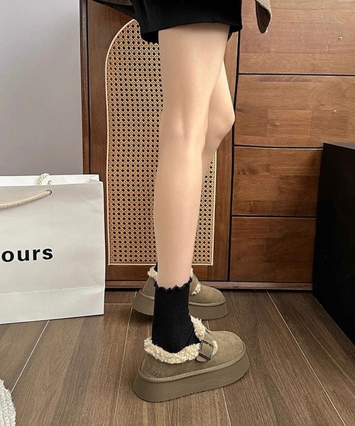 shopnikoniko（ショップニコニコ）の「フェイクムートン ベルトデザイン 厚底シューズ（スリッポン・レディース・グレイッシュベージュ/キャメル・36/37/38/39）」の10枚目の写真