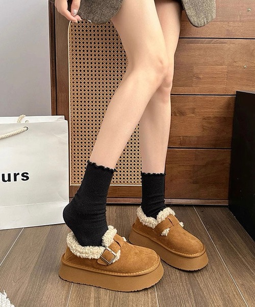 shopnikoniko（ショップニコニコ）の「フェイクムートン ベルトデザイン 厚底シューズ（スリッポン・レディース・グレイッシュベージュ/キャメル・36/37/38/39）」の7枚目の写真