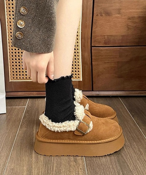 shopnikoniko（ショップニコニコ）の「フェイクムートン ベルトデザイン 厚底シューズ（スリッポン・レディース・グレイッシュベージュ/キャメル・36/37/38/39）」の6枚目の写真