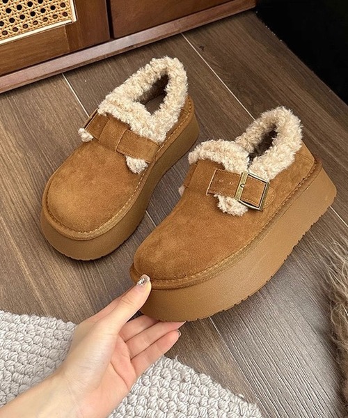 shopnikoniko（ショップニコニコ）の「フェイクムートン ベルトデザイン 厚底シューズ（スリッポン・レディース・グレイッシュベージュ/キャメル・36/37/38/39）」の5枚目の写真