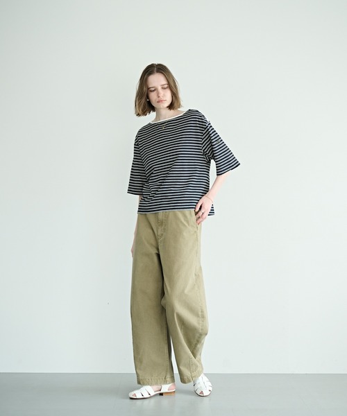 kha:ki（カーキ）の「「KHA:KI / カーキ」マルチストライプ トップ（Tシャツ/カットソー・レディース・オフホワイト/ブラック/マスタード・1）」の4枚目の写真