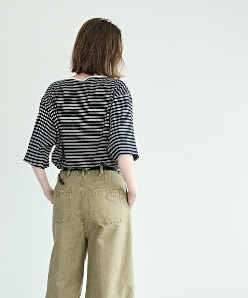 kha:ki（カーキ）の「「KHA:KI / カーキ」マルチストライプ トップ（Tシャツ/カットソー・レディース・オフホワイト/ブラック/マスタード・1）」の9枚目の写真