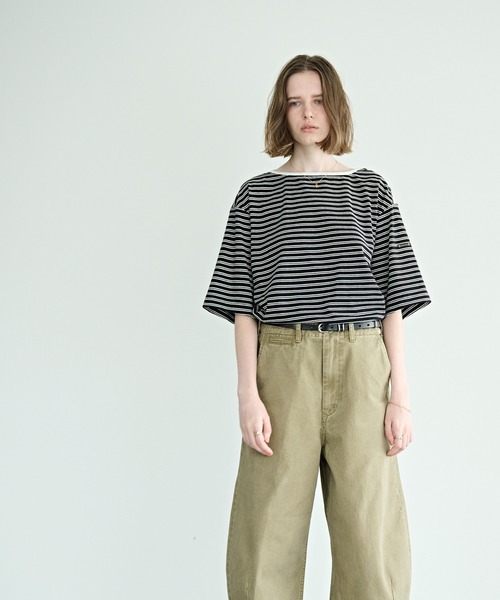 kha:ki（カーキ）の「「KHA:KI / カーキ」マルチストライプ トップ（Tシャツ/カットソー・レディース・オフホワイト/ブラック/マスタード・1）」の10枚目の写真