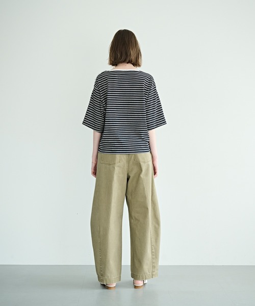 kha:ki（カーキ）の「「KHA:KI / カーキ」マルチストライプ トップ（Tシャツ/カットソー・レディース・オフホワイト/ブラック/マスタード・1）」の13枚目の写真