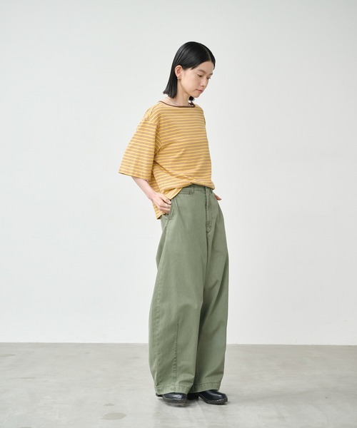 kha:ki（カーキ）の「「KHA:KI / カーキ」マルチストライプ トップ（Tシャツ/カットソー・レディース・オフホワイト/ブラック/マスタード・1）」の16枚目の写真