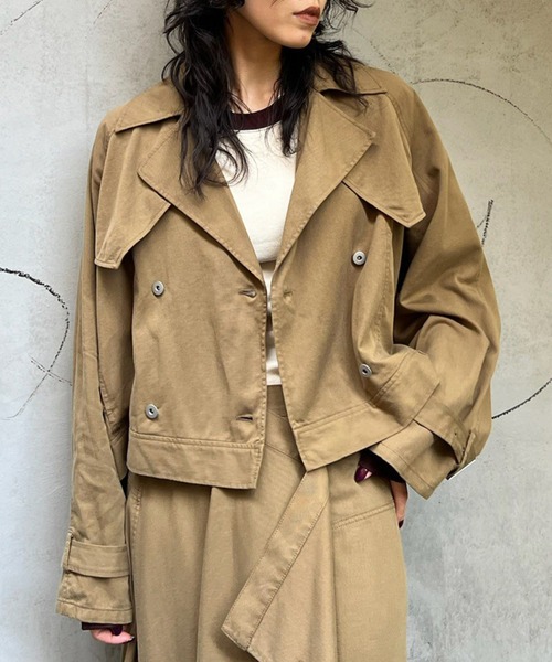 Ameri(アメリ)の「TENCEL DENIM SHORT TRENCH COAT(トレンチコート・レディース・ベージュ/ブラック/ブルー・SMALL/MEDIUM)」の3枚目の写真