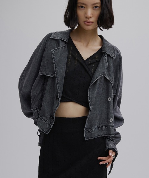 Ameri(アメリ)の「TENCEL DENIM SHORT TRENCH COAT(トレンチコート・レディース・ベージュ/ブラック/ブルー・SMALL/MEDIUM)」の2枚目の写真