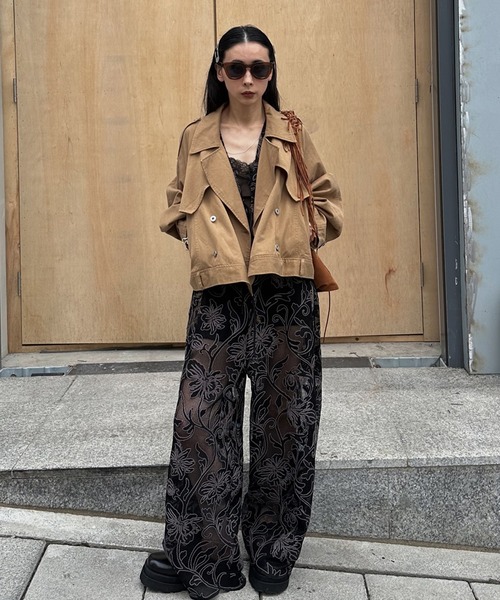 Ameri(アメリ)の「TENCEL DENIM SHORT TRENCH COAT(トレンチコート・レディース・ベージュ/ブラック/ブルー・SMALL/MEDIUM)」の11枚目の写真