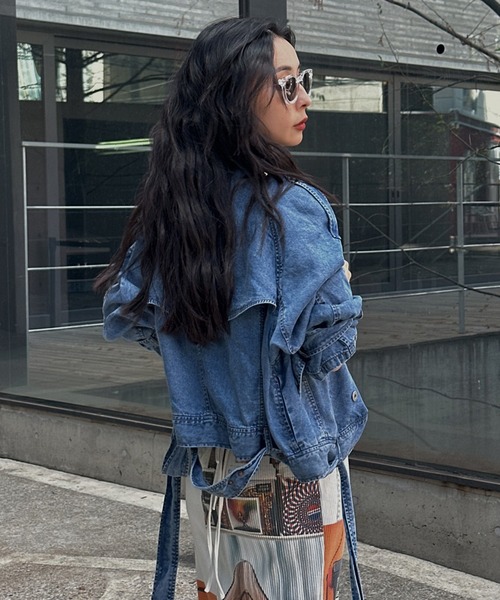 Ameri(アメリ)の「TENCEL DENIM SHORT TRENCH COAT(トレンチコート・レディース・ベージュ/ブラック/ブルー・SMALL/MEDIUM)」の6枚目の写真