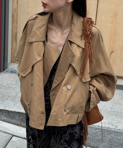 Ameri(アメリ)の「TENCEL DENIM SHORT TRENCH COAT(トレンチコート・レディース・ベージュ/ブラック/ブルー・SMALL/MEDIUM)」の9枚目の写真