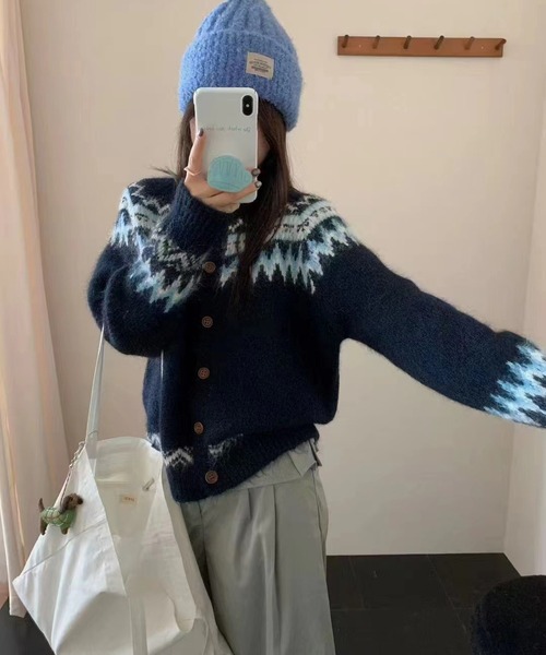 Chiina(チーナ)の「Chiina /ノルディックデザインカーディガン(ニット/セーター・レディース・ネイビー/ブラウン/グレー・FREE)」の1枚目の写真