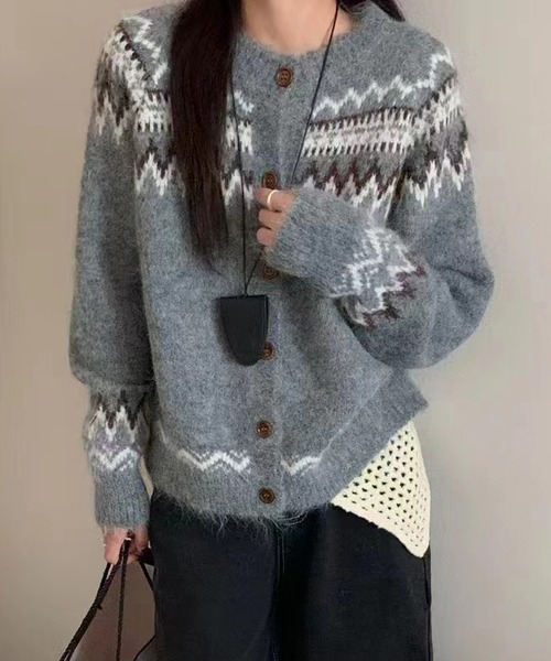 Chiina(チーナ)の「Chiina /ノルディックデザインカーディガン(ニット/セーター・レディース・ネイビー/ブラウン/グレー・FREE)」の2枚目の写真