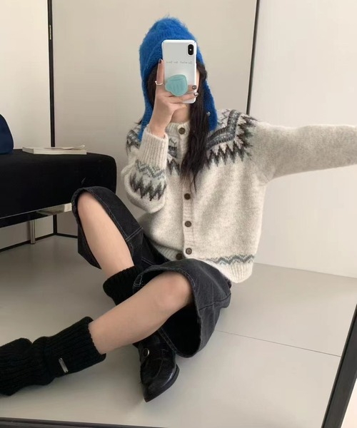 Chiina(チーナ)の「Chiina /ノルディックデザインカーディガン(ニット/セーター・レディース・ネイビー/ブラウン/グレー・FREE)」の7枚目の写真