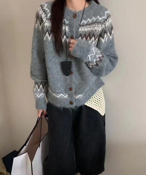 Chiina(チーナ)の「Chiina /ノルディックデザインカーディガン(ニット/セーター・レディース・ネイビー/ブラウン/グレー・FREE)」の9枚目の写真