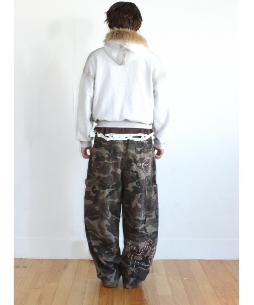 KEYMISERY(キーミザリー)の「A'GEM/9 × .kom 『KEYMISERY/キーミザリー』Vintage Spray Fur Angel Hood Zip-up/ヴィンテージスプレーファーエンゼルジップアップパーカー(パーカー・メンズ・カモフラージュ/グレー・1)」の3枚目の写真