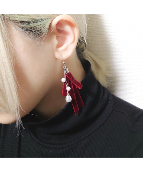 tone（トーン）の「【SunnyBOX】リボンとパールのピアス(MA)（ピアス（両耳用）・レディース・ブラック/ホワイト/レッド・FREE）」の3枚目の写真